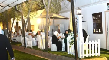 ندوات دينية وجلسات دعاء في مخيمات الخمس نجوم بعرفات