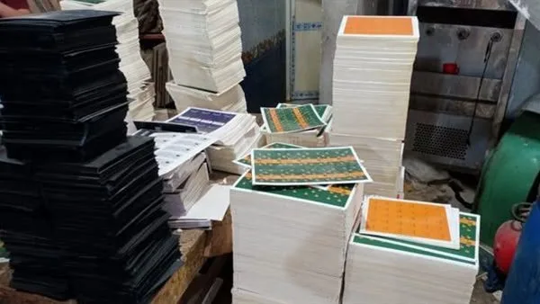 التحقيق مع فرد تم القبض عليه وهو يحمل 113 ألف مادة تجارية “بدون ترخيص”