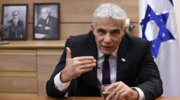 لابيد يبرز مخاطر تسليح نتنياهو للميليشيات في غزة وتأثير ذلك على الجيش، ويدعو الحكومة الإسرائيلية للاستقالة.