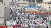 الحجاج يغادرون عرفات متوجهين إلى مزدلفة