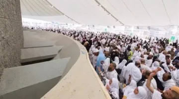 رمي الجمرات: اكتشف الشعيرة الأساسية للحج ومواعيد تنفيذها في موسم 2025