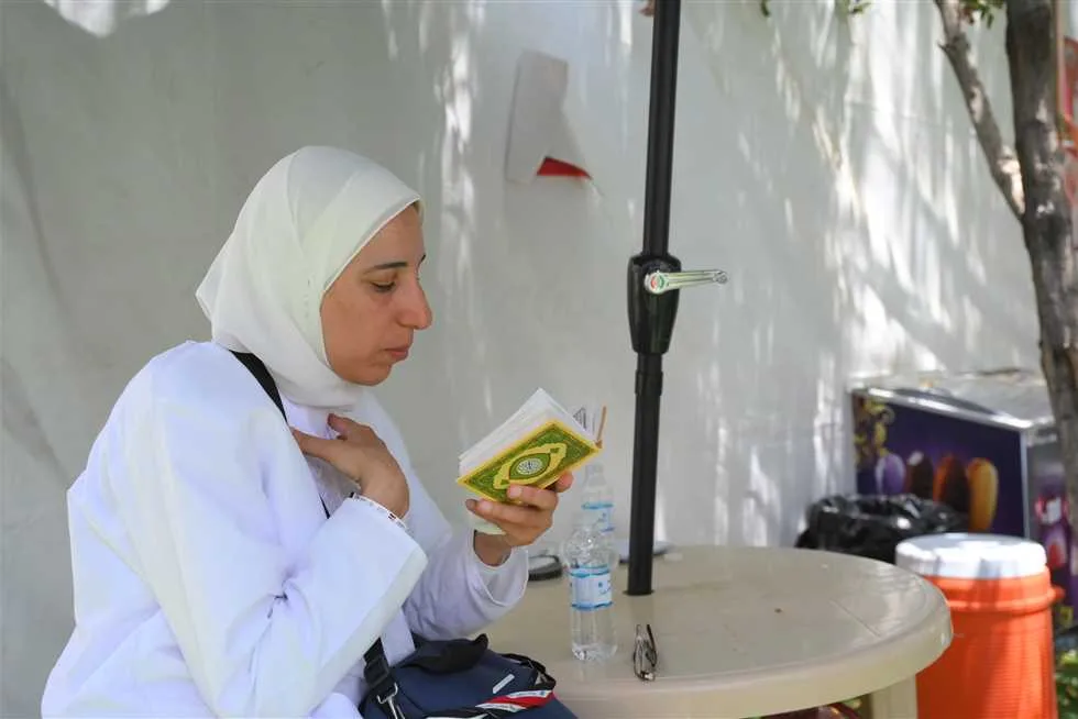 حجاج الجمعيات الأهلية ينطلقون إلى مزدلفة عند غروب شمس يوم عرفة حجاج الجمعيات الأهلية ينطلقون إلى مزدلفة عند غروب شمس يوم عرفة
