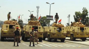 احتفالات المصريين تحت حماية جنود الوطن