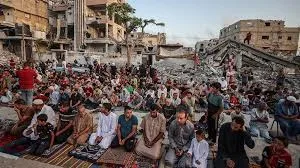 بين الركام وذكريات الماضي… سكان غزة يستقبلون العيد دون احتفالات