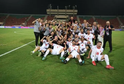الأردن يحقق التأهل لكأس العالم وسط احتفالات عفوية في الشوارع والساحات العامة: تهاني من الملك والملكة للنشامى وسهرات تستمر حتى فجر العيد. الأردن يحقق التأهل لكأس العالم وسط احتفالات عفوية في الشوارع والساحات العامة: تهاني من الملك والملكة للنشامى وسهرات تستمر حتى فجر العيد.