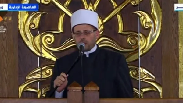 الرئيس السيسي يتابع خطبة عيد الأضحى من مسجد العاصمة الإدارية في القاهرة الرئيس السيسي يتابع خطبة عيد الأضحى من مسجد العاصمة الإدارية في القاهرة