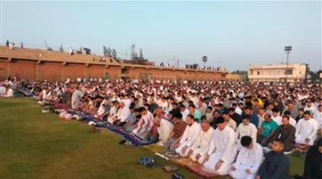 المواطنون يقيمون صلاة عيد الأضحى في ميادين الشرقية