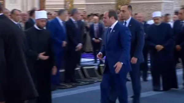 الرئيس السيسي يغادر مسجد مصر في العاصمة الإدارية بعد إتمام صلاة عيد الأضحى. الرئيس السيسي يغادر مسجد مصر في العاصمة الإدارية بعد إتمام صلاة عيد الأضحى.