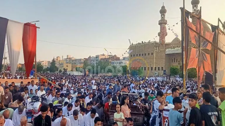 أبناء السويس يحتفلون بعيد الأضحى في 123 موقعًا مع تنظيم وتأمين كامل (فيديو) أبناء السويس يحتفلون بعيد الأضحى في 123 موقعًا مع تنظيم وتأمين كامل (فيديو)