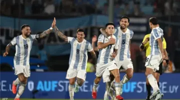 البث المباشر لمواجهة تشيلي والأرجنتين اليوم في تصفيات كأس العالم: التوقيت والقنوات الناقلة