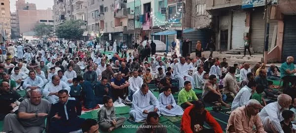تجمع المواطنين في الساحات في القليوبية لأداء صلاة العيد تجمع المواطنين في الساحات في القليوبية لأداء صلاة العيد