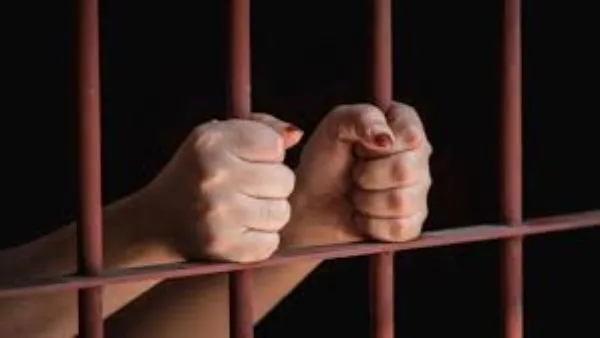 تجديد احتجاز سائق سيارة بتهمة دهس شاب تجديد احتجاز سائق سيارة بتهمة دهس شاب