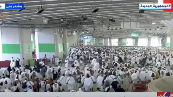 شاهد.. حجاج بيت الله يؤدون رمي جمرة العقبة شاهد.. حجاج بيت الله يؤدون رمي جمرة العقبة