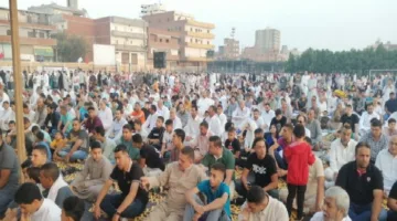 آلاف من المواطنين يحتفلون بأداء صلاة عيد الأضحى في الساحة الشعبية بالشرقية