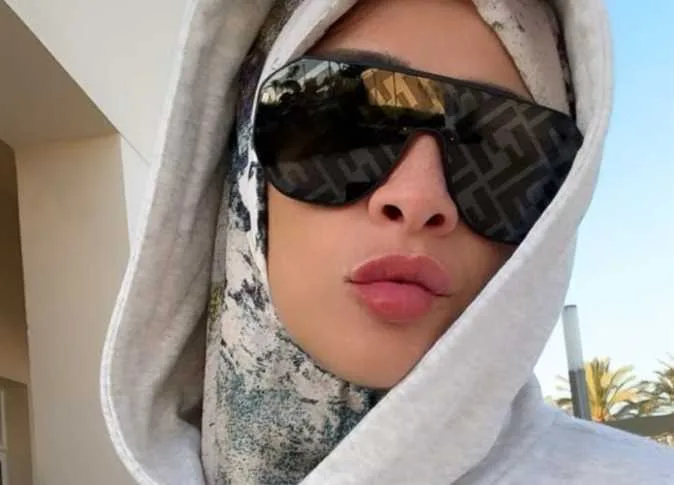 بالحجاب.. ياسمين عبدالعزيز تنشر صورًا لها أثناء أداء صلاة عيد الأضحى. بالحجاب.. ياسمين عبدالعزيز تنشر صورًا لها أثناء أداء صلاة عيد الأضحى.
