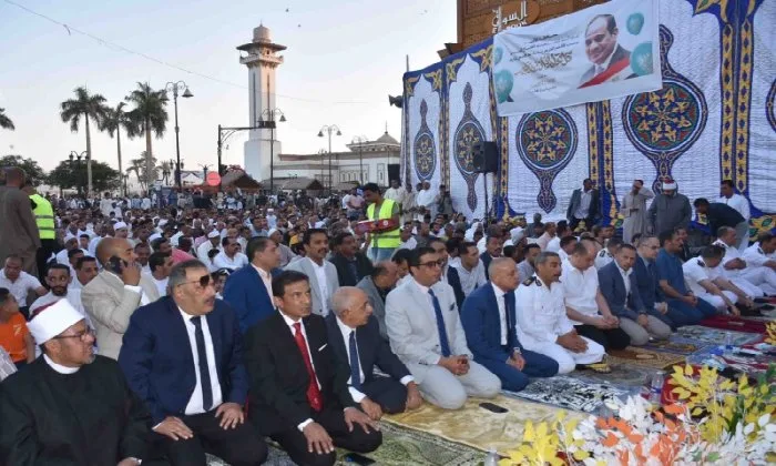 محافظ الأقصر يؤدي صلاة عيد الأضحى في ساحة سيدي أبو الحجاج وسط حشود المصلين محافظ الأقصر يؤدي صلاة عيد الأضحى في ساحة سيدي أبو الحجاج وسط حشود المصلين