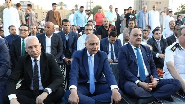 محافظ المنيا يحتفل بصلاة عيد الأضحى على كورنيش النيل محافظ المنيا يحتفل بصلاة عيد الأضحى على كورنيش النيل