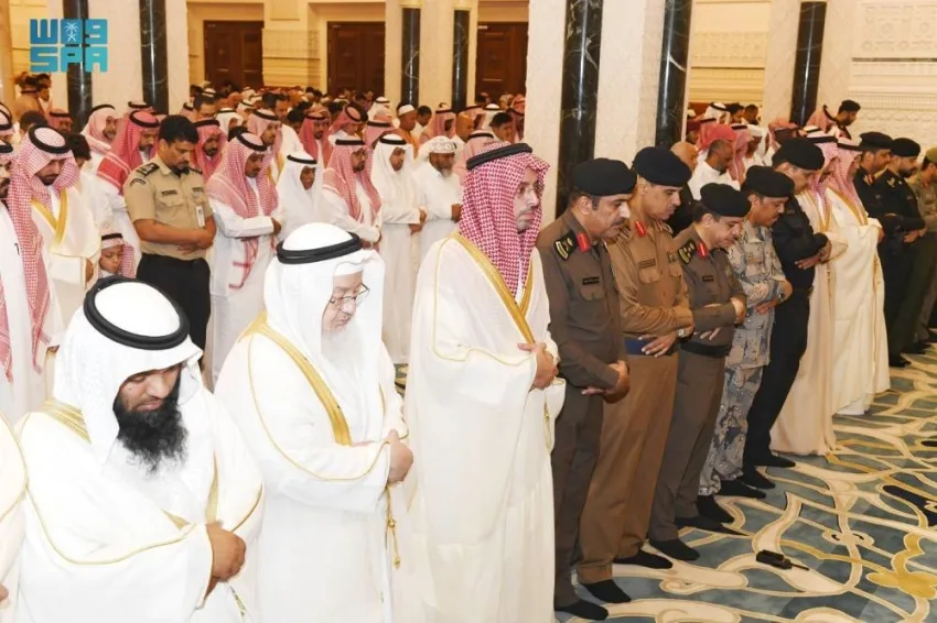 المصليين يحتفلون بعيد الأضحى في جدة المصليين يحتفلون بعيد الأضحى في جدة