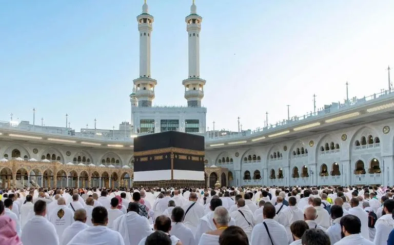 لحظات روحانية مؤثرة.. المسلمون يحتفلون بعيد الفطر في الحرمين الشريفين (صور) لحظات روحانية مؤثرة.. المسلمون يحتفلون بعيد الفطر في الحرمين الشريفين (صور)