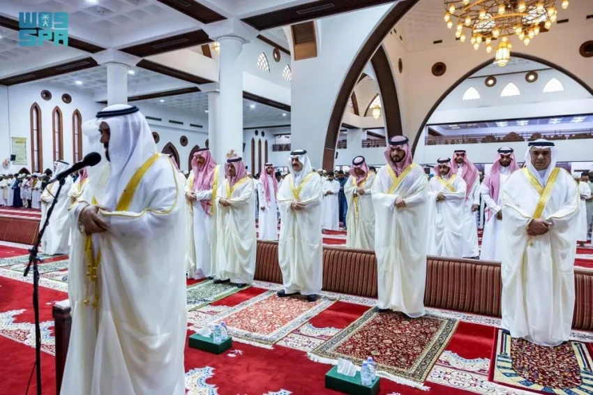 أمير المنطقة الشرقية ونائبه يحتفلان بصلاة عيد الأضحى