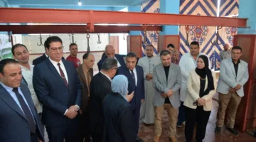 محافظ الدقهلية يشارك في ذبح الأضاحي بمجزرة طنامل في مركز أجا لتوزيعها على الأسر المحتاجة.