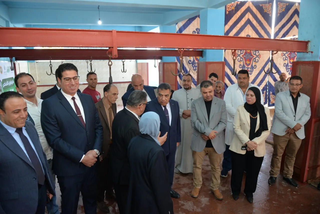 محافظ الدقهلية يشارك في ذبح الأضاحي بمجزرة طنامل في مركز أجا لتوزيعها على الأسر المحتاجة. محافظ الدقهلية يشارك في ذبح الأضاحي بمجزرة طنامل في مركز أجا لتوزيعها على الأسر المحتاجة.