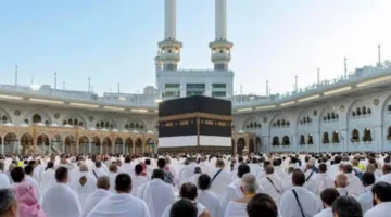 خطيب المسجد الحرام: تزامن العيدين اليوم.. من حضر العيد لن يلزمه حضور الجمعة