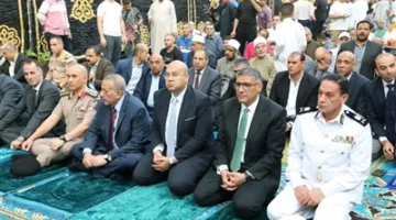 محافظ الجيزة يشارك في صلاة عيد الأضحى بمسجد مصطفى محمود في الدقي