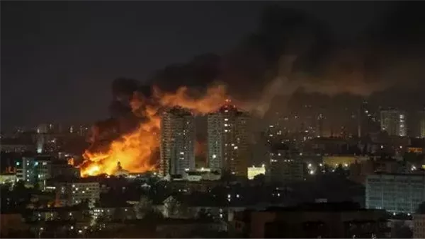 بعد وعدها بالانتقام.. 4 قتلى و20 مصاباً في الهجوم الروسي على كييف بعد وعدها بالانتقام.. 4 قتلى و20 مصاباً في الهجوم الروسي على كييف