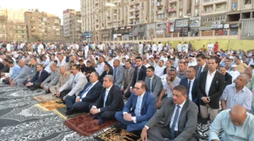 محافظ أسيوط يقيم صلاة عيد الأضحى في ساحة أرض الملاعب بحضور حشود كبيرة من الجماهير