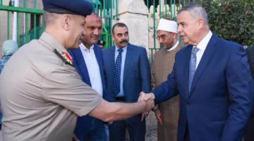 محافظ الإسكندرية يشارك في صلاة عيد الأضحى بمسجد سيدي جابر في حي شرق.