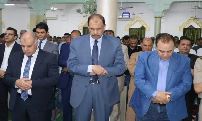 بمشاركة كبار المسؤولين: محافظ سوهاج يؤدي صلاة العيد في مدينة ناصر ويتبادل التهاني مع المواطنين.