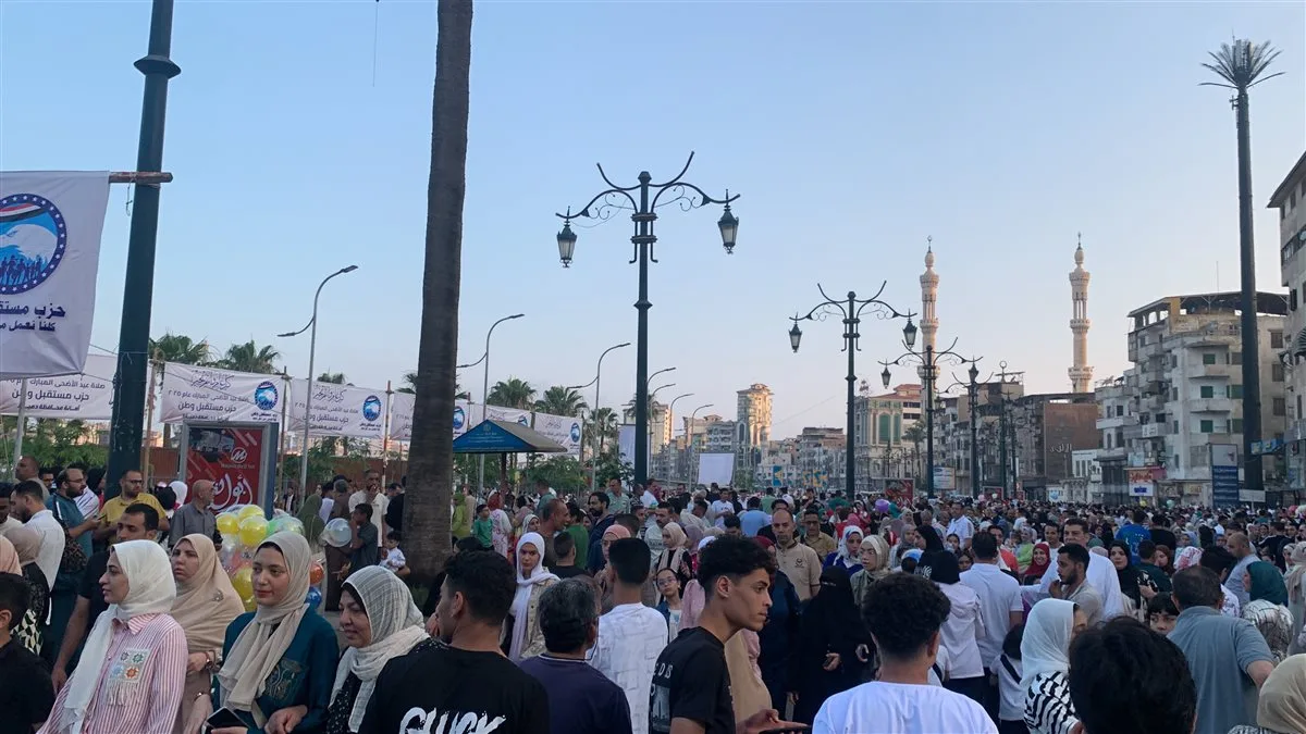 تنوع الإقبال الجماهيري على كورنيش دمياط وشواطئ رأس البر خلال عيد الأضحى تنوع الإقبال الجماهيري على كورنيش دمياط وشواطئ رأس البر خلال عيد الأضحى