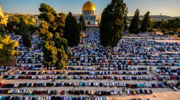 عشرات الآلاف يشاركون في صلاة عيد الأضحى في المسجد الأقصى