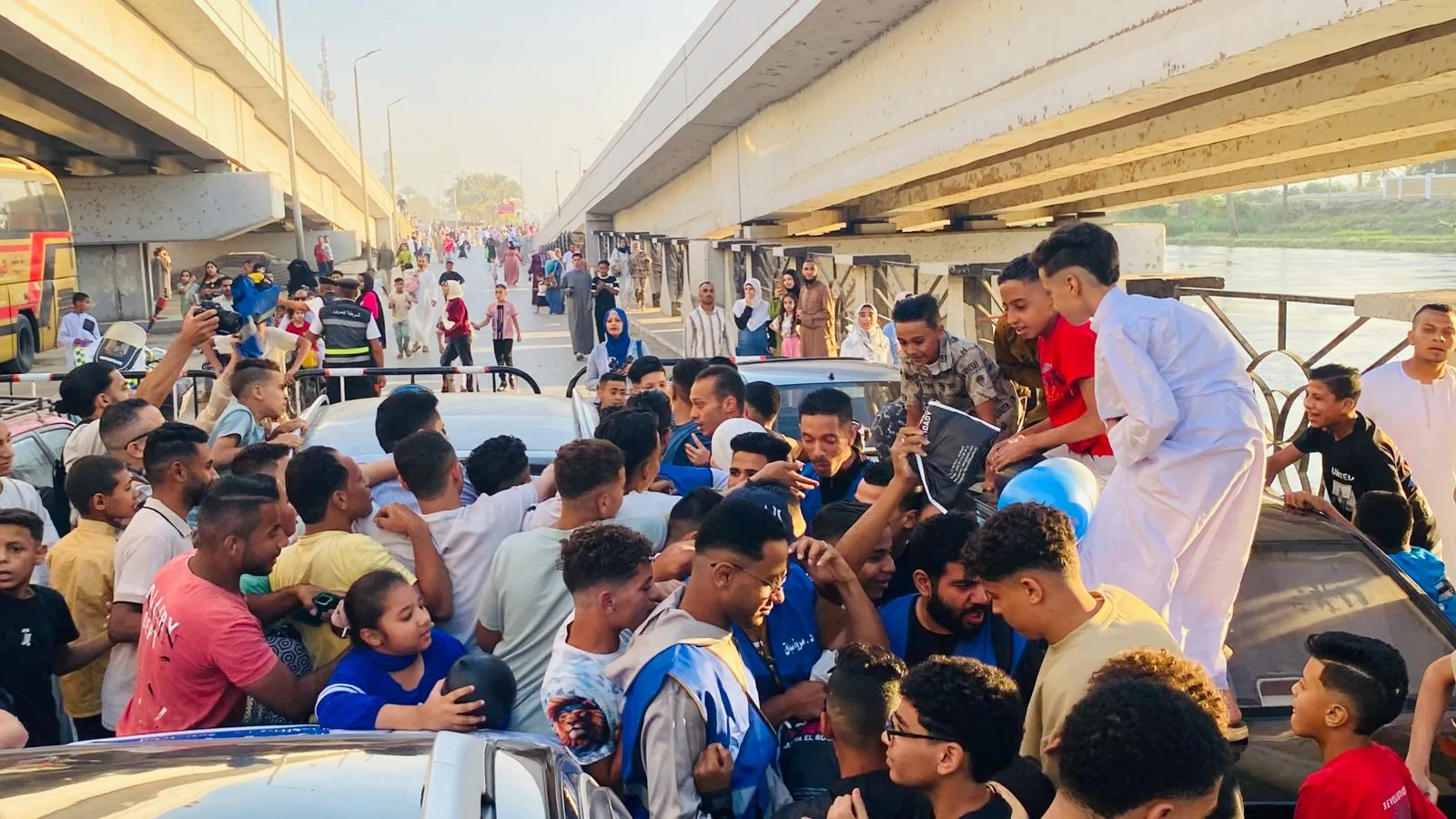 عيد سعيد… توزيعات وهدايا للأطفال بعد صلاة العيد في المنيا عيد سعيد… توزيعات وهدايا للأطفال بعد صلاة العيد في المنيا