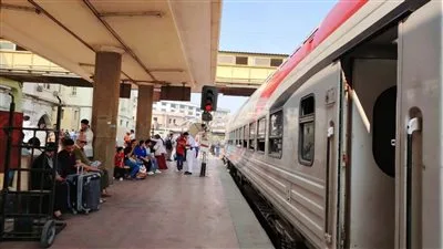 في إطار احتفالات عيد الأضحى المبارك في مصر، وزير الصناعة يراقب سير العمل في مرافق النقل والمواصلات