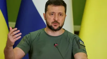 زيلينسكي: روسيا شنت هجومًا ليليًا على أوكرانيا مستخدمةً أكثر من 400 طائرة مسيرة و40 صاروخًا.