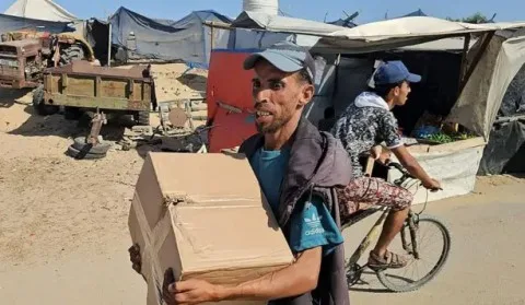 تقارير إسرائيلية: الجماعة المسلحة المدعومة منّا في غزة تعتمد على التهريب والابتزاز وليس لديها اهتمام بالقضية الفلسطينية. تقارير إسرائيلية: الجماعة المسلحة المدعومة منّا في غزة تعتمد على التهريب والابتزاز وليس لديها اهتمام بالقضية الفلسطينية.