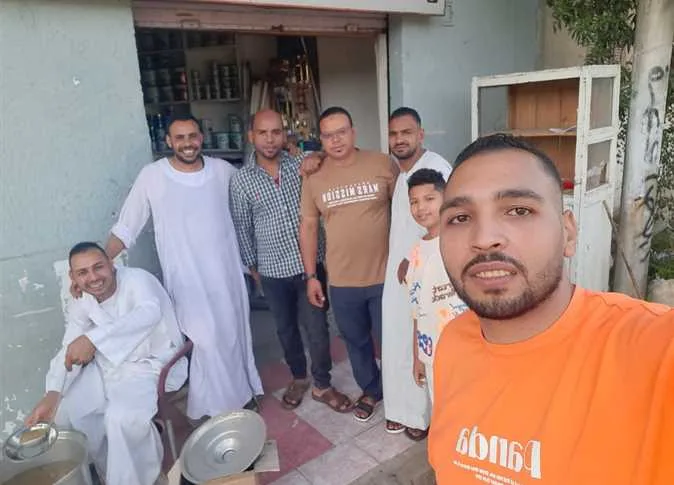 شباب قنا يقدمون الأكلات التقليدية مثل الكوارع والقرقوش بمناسبة عيد الأضحى (صور) شباب قنا يقدمون الأكلات التقليدية مثل الكوارع والقرقوش بمناسبة عيد الأضحى (صور)