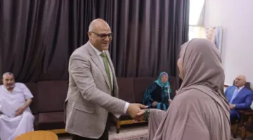 محافظ القليوبية يهنئ المسنين ويهديهم الهدايا والزهور في اليوم الأول من عيد الأضحى المبارك