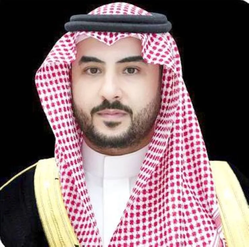 وزير الدفاع يقدم التهاني للقيادة بمناسبة عيد الأضحى المبارك