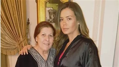 وداعًا لمن ربتني وكبرتني.. وفاة جدة إيمي سالم: أمي الثانية