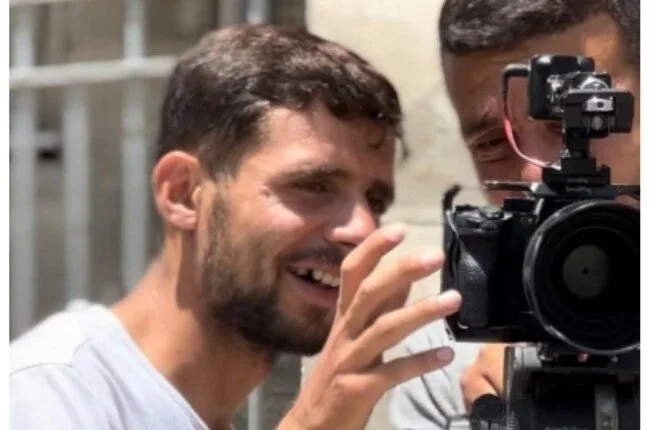 استشهاد مصور صحفي نتيجة إصابته جراء القصف الذي استهدف خيمة للصحفيين في غزة من قبل الاحتلال استشهاد مصور صحفي نتيجة إصابته جراء القصف الذي استهدف خيمة للصحفيين في غزة من قبل الاحتلال