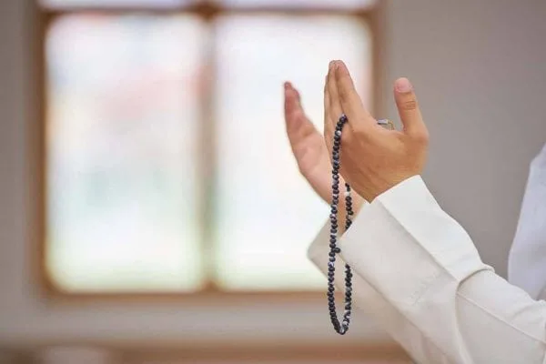 كيفية أداء صلاة العيد لمن لم يتمكن من حضورها؟ الأزهر يكشف عن أبسط طريقة لأدائها في أي وقت. كيفية أداء صلاة العيد لمن لم يتمكن من حضورها؟ الأزهر يكشف عن أبسط طريقة لأدائها في أي وقت.