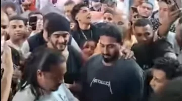 أحمد العوضي يحتفي بعيد الأضحى في عين شمس ويقوم بذبح الأضحية بحضور جمهوره (فيديو)