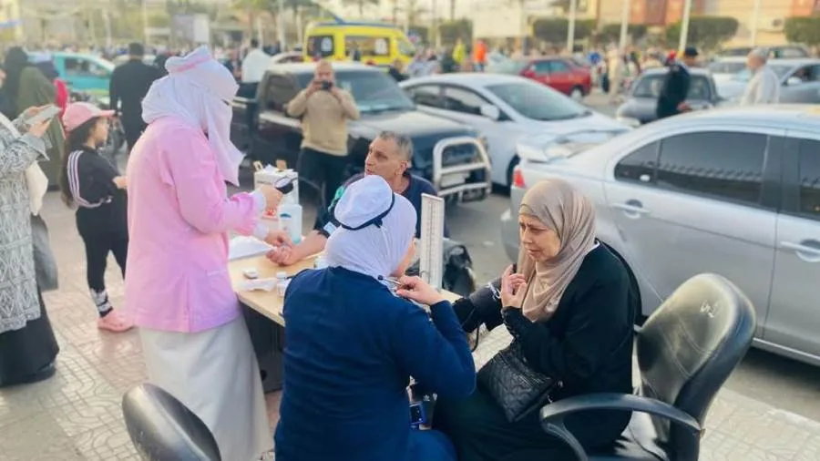 رئيس هيئة الرعاية الصحية: الفرق الطبية تتواجد في الساحات والميادين لتقديم الفحوصات الصحية.