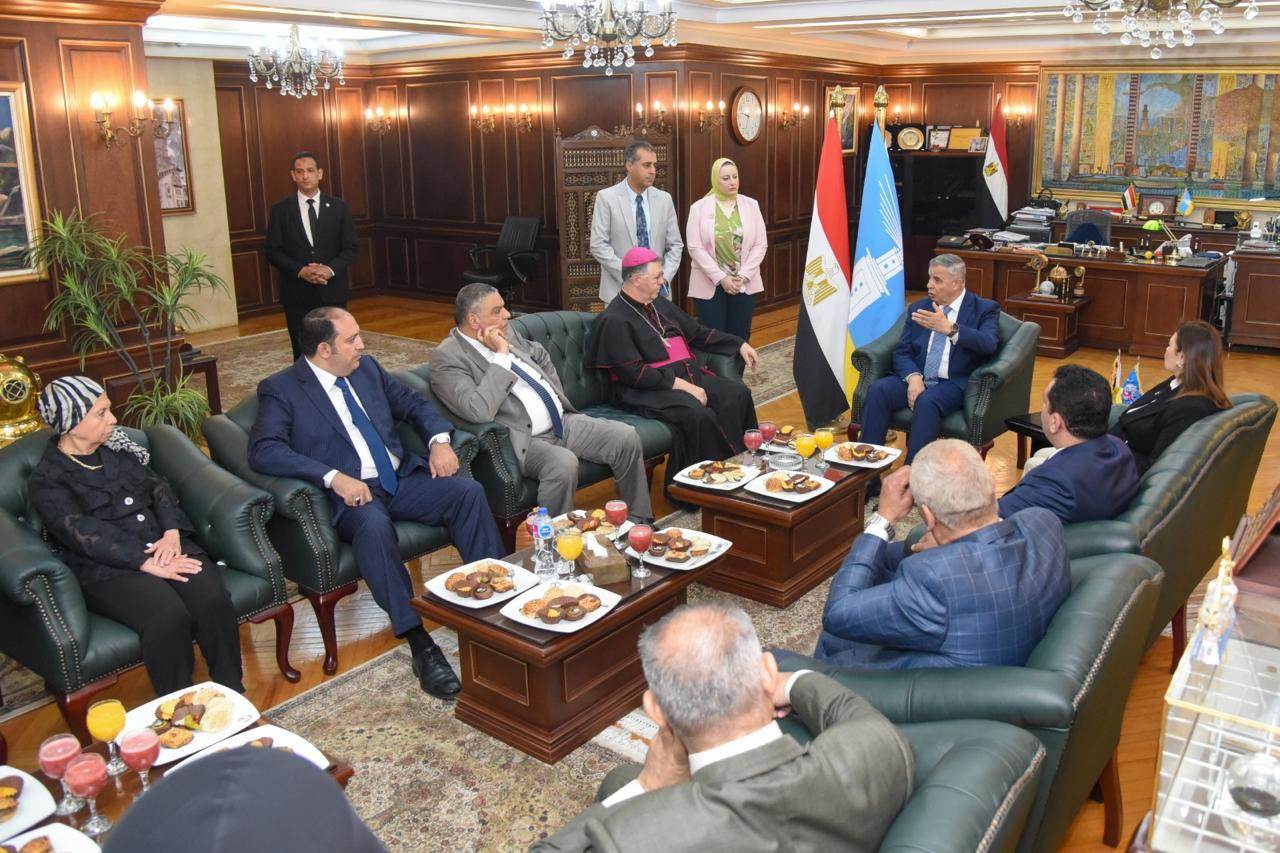 محافظ الإسكندرية يستقبل المهنئين بعيد الأضحى المبارك بديوان عام المحافظة