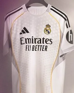 شاهد الفيديو: ريال مدريد يكشف عن قميصه الجديد المستلهم من “سنتياجو برنابيو” شاهد الفيديو: ريال مدريد يكشف عن قميصه الجديد المستلهم من “سنتياجو برنابيو”