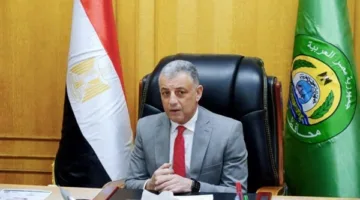 محافظ الإسماعيلية يزور المركز الطبي بحي ثالث ويشدد على أهمية تقديم خدمات صحية عالية الجودة
