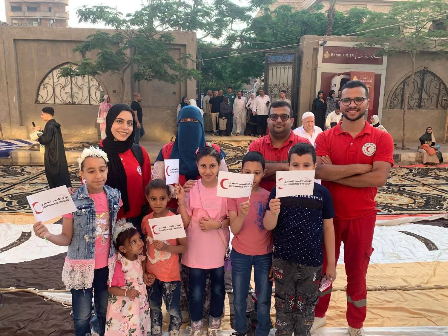 الهلال الأحمر المصري يسهم في تأمين احتفالات عيد الأضحى من خلال تواجده في المساجد والحدائق العامة